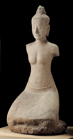 王妃といわれる彫像プラジュニャーパーラミター（プノンペン国立博物館）