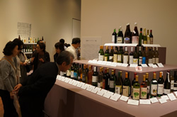 県内ワイン展示