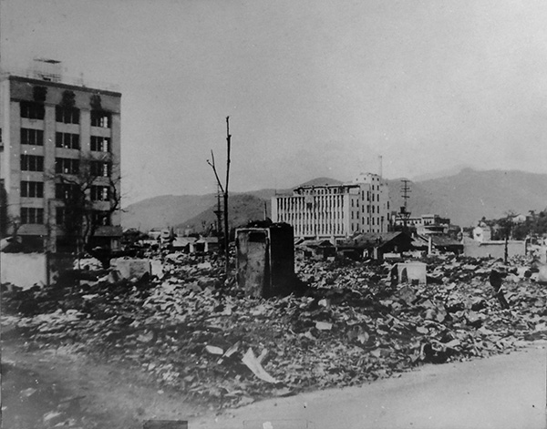空襲の被害を受けた甲府の市街(甲府市教育委員会蔵)