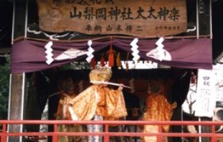 山梨岡神社太々神楽、四剣の舞